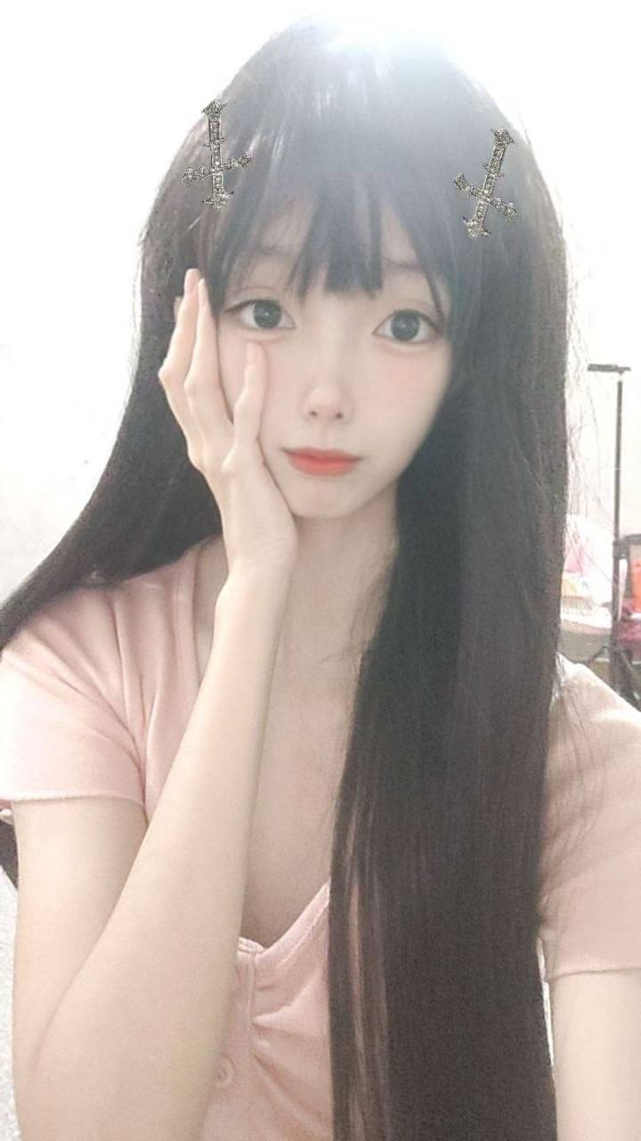 湖北 咸宁 19岁 160cm 75 A杯 无 可爱活泼 抽烟纹身:无 SM:是 无套:否 口交:可 过夜:可 同居:否 可飞:可 价格:10 特点:可爱活泼