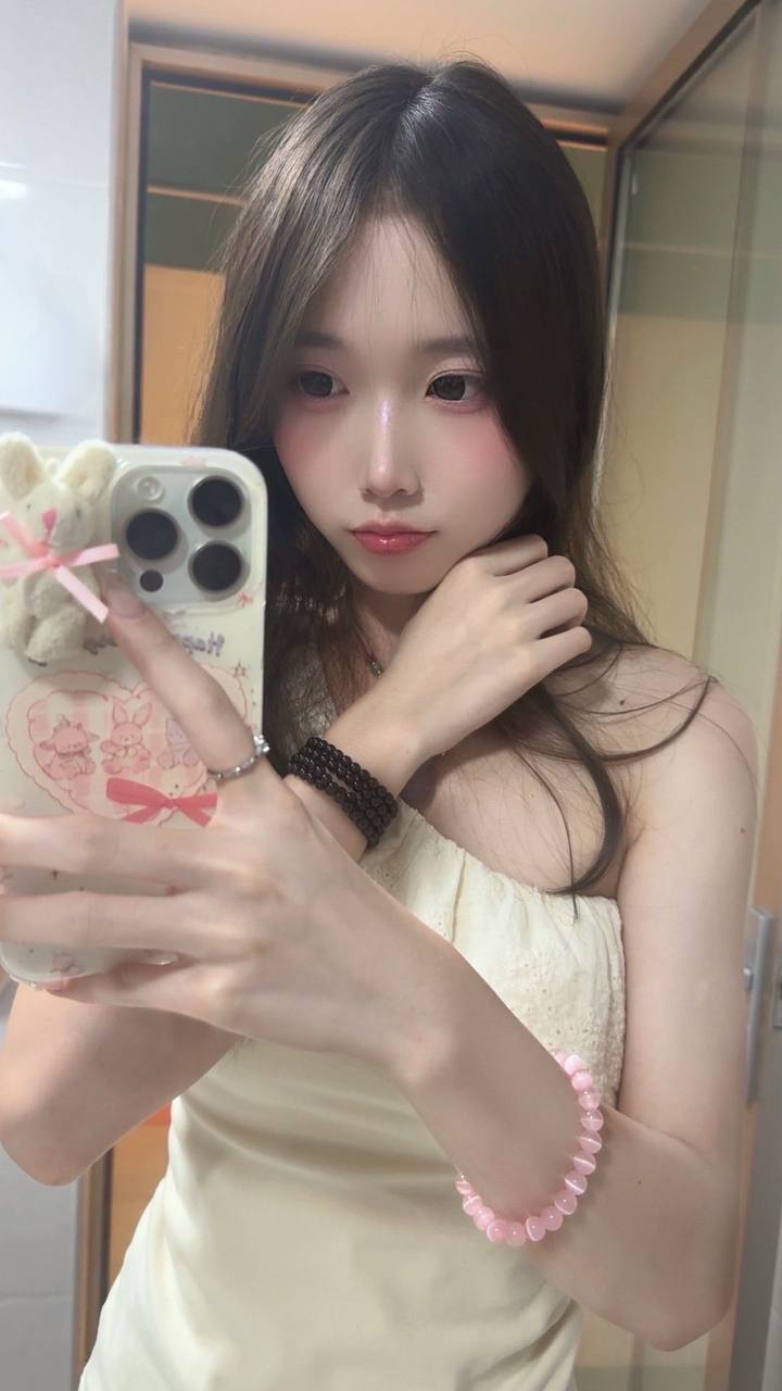 广东 肇庆 18岁 162cm 82 B杯 大一 嘴甜听话不多事不打扰, 学过两年舞蹈 SM:否 无套:可 口交:可 同居:否 可飞:否 价格:15 特点:嘴甜听话不多事不打扰, 学过两年舞蹈