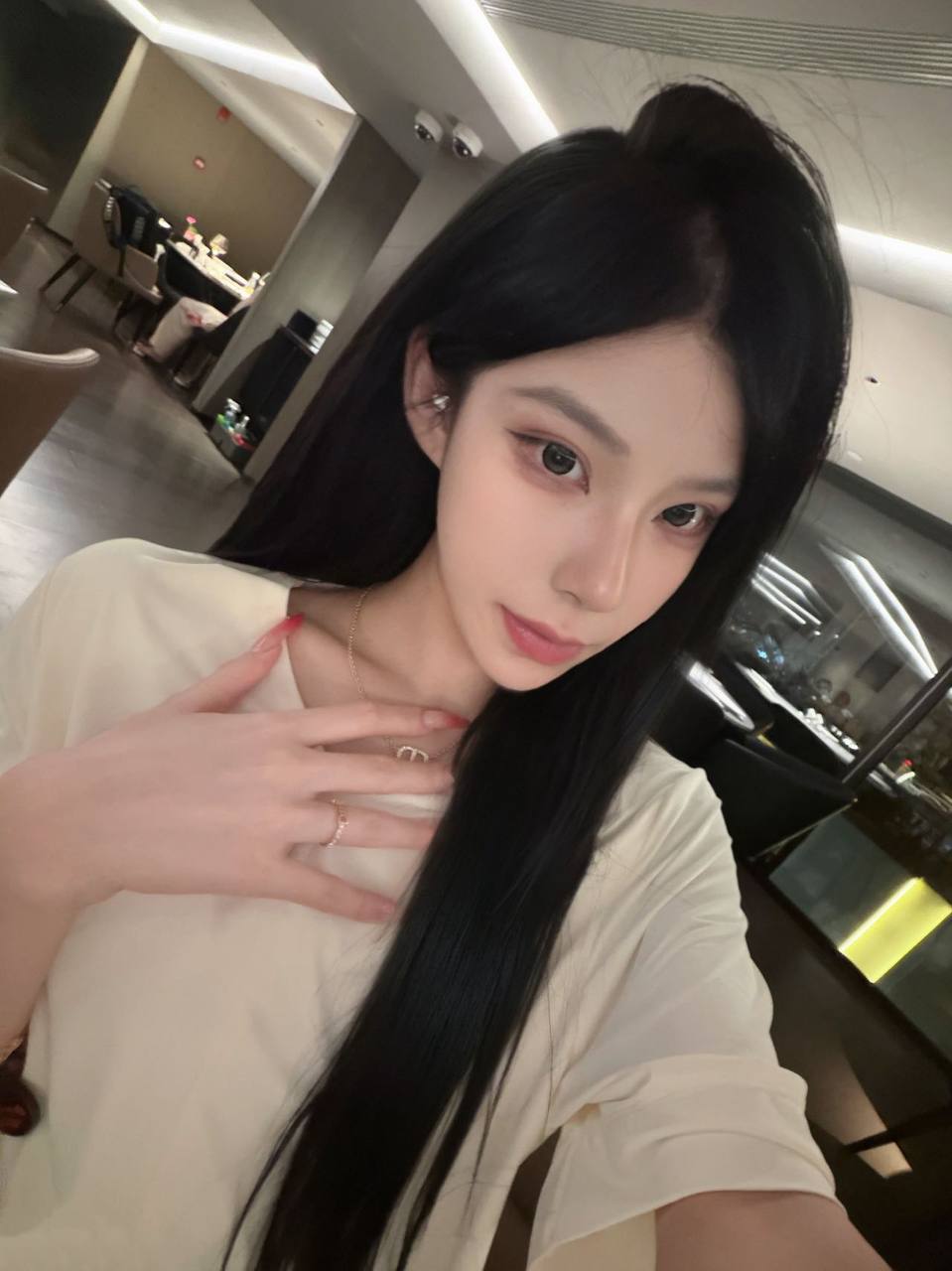 上海 浦东 19岁 175cm 48 B杯 学生 气质御姐,模特身材,情趣尤物,胸大腿长,极品小脚,床上火辣诱惑,主动热情的服务,迷人不纠缠,温柔情绪慰藉,专属陪伴让你尽享欢愉 抽烟纹身:无 SM:轻微 无套:否 口交:可 过夜:可 同居:否 可飞:可 价格:17/34 特点:气质御姐,模特身材,情趣尤物,胸大腿长,极品小脚,床上火辣诱惑,主动热情的服务,迷人不纠缠,温柔情绪慰藉,专属陪伴让你尽享欢愉