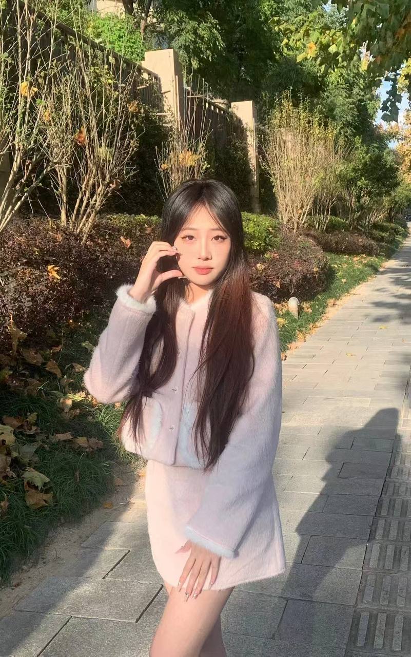 浙江 丽水 19岁 160cm 105 A杯 性格温和 会书法画画 抽烟纹身:无 SM:否 无套:否 口交:可 过夜:可 同居:可 可飞:可 价格:10 特点:性格温和 会书法画画