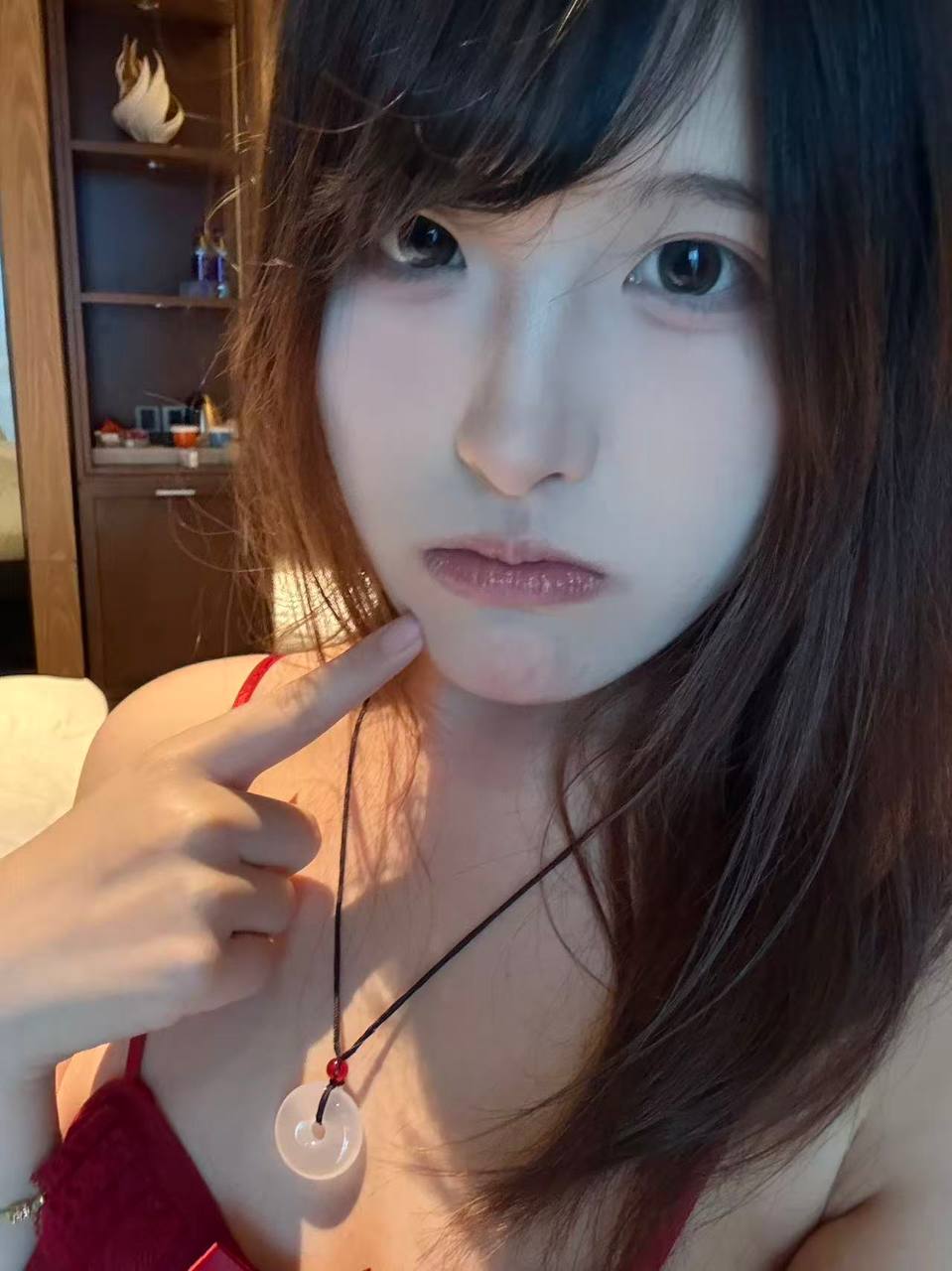 广东 深圳 19岁 160cm 104 B杯 刚毕业 我温柔体贴 懂事 偏安静 屁股大 自己很主动 很会口 叫床骚 我很听话 自己是个反差女 可以穿你喜欢的丝袜和qqny 抽烟纹身:是 SM:是 无套:可 口交:可 过夜:可 同居:否 可飞:可 价格:6-10 特点:我温柔体贴 懂事 偏安静 屁股大 自己很主动 很会口 叫床骚 我很听话 自己是个反差女 可以穿你喜欢的丝袜和qqny