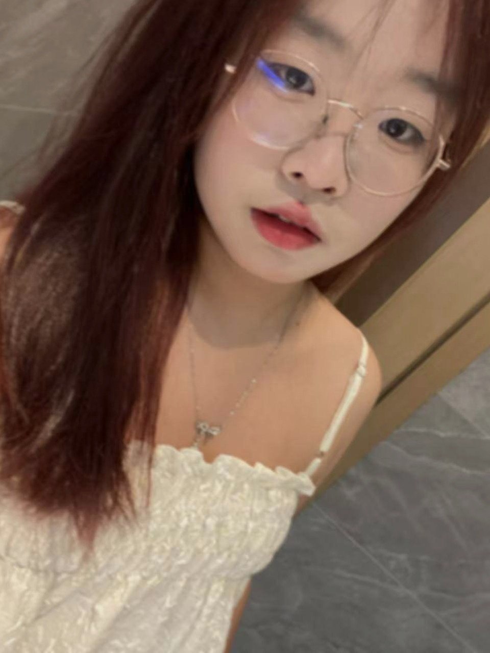 云南 昭通 18岁 169cm 108 B杯 学生 被感情所伤,听话,刚破处不久,会给情绪价值,非常紧,才做过一次,可口,可无T,可内,嫩,水多,人比较高,可以开发多姿势 抽烟纹身:有抽烟有纹身 SM:否 无套:可 口交:可 过夜:可 同居:否 可飞:能,昆明、昭通 价格:5 特点:被感情所伤,听话,刚破处不久,会给情绪价值,非常紧,才做过一次,可口,可无T,可内,嫩,水多,人比较高,可以开发多姿势