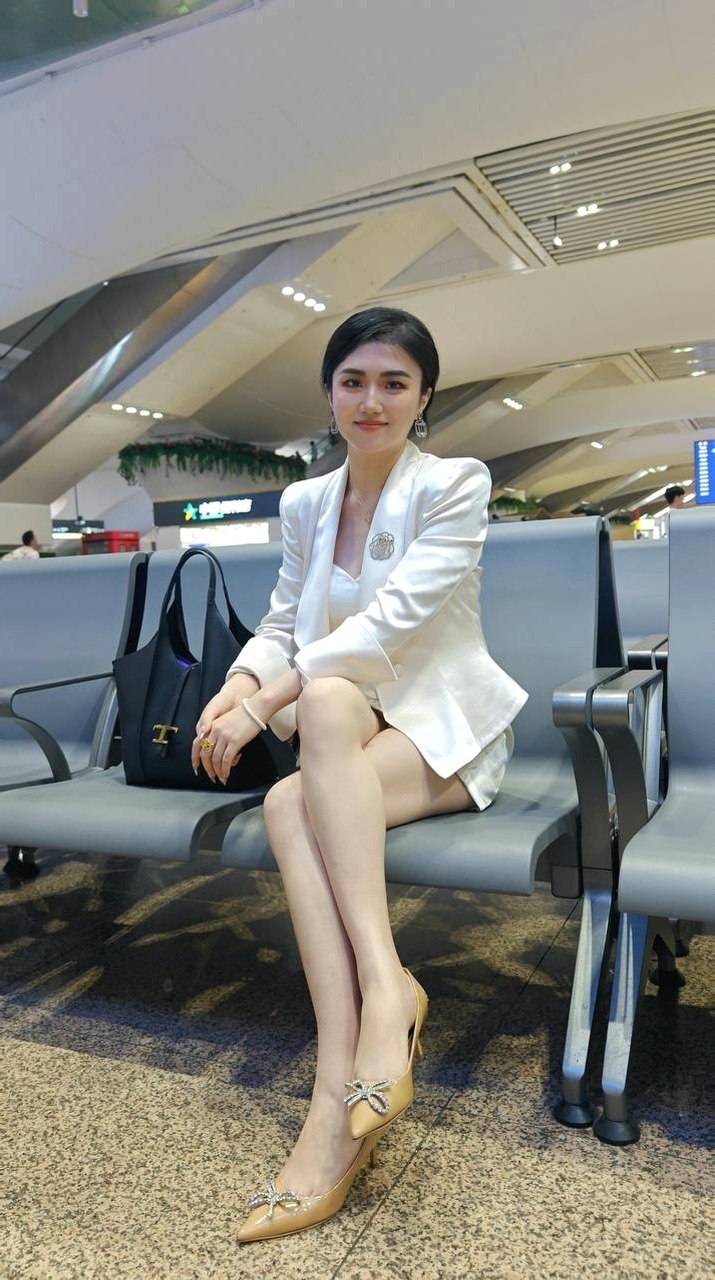 广东 肇庆 27岁 165cm 100 B杯 电商 大方得体,懂应酬,懂礼仪,会吹拉弹唱,高品质。身材比例好,可无T,可口,可内,可SM接受程度高,性欲强,骚,口技一流,水多,会喷水,反差大。懂得付出陪伴和情绪价值 抽烟纹身:无 SM:是 无套:可 口交:可 过夜:可 同居:否 可飞:可以的 价格:12 特点:大方得体,懂应酬,懂礼仪,会吹拉弹唱,高品质。身材比例好,可无T,可口,可内,可SM接受程度高,性欲强,骚,口技一流,水多,会喷水,反差大。懂得付出陪伴和情绪价值