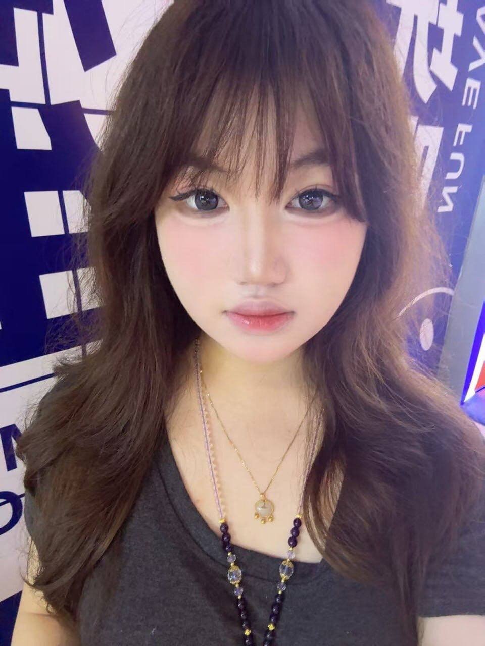 广东 广州 19岁 165cm 110 B杯 学生 声音好听 性格开朗大方 听话懂事 抽烟纹身:无 SM:否 无套:否 口交:可 过夜:可 同居:否 可飞:暂时不可 价格:8 特点:声音好听 性格开朗大方 听话懂事