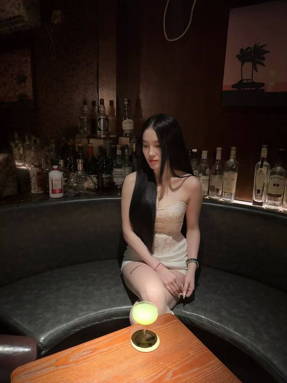 广东 广州 168cm 105 C杯 留学中介 皮肤白滑身材好,无毛,性格开朗不作,本科,理工女 抽烟纹身:无 SM:是 无套:可 口交:可 过夜:可 同居:可 可飞:可 价格:20 特点:皮肤白滑身材好,无毛,性格开朗不作,本科,理工女