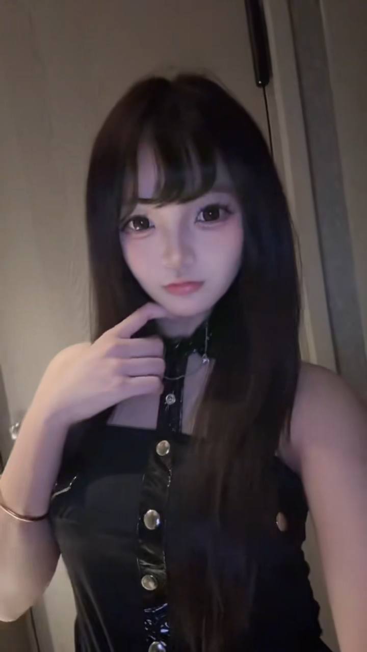 湖南 长沙 19岁 165cm 45 B杯 刚毕业 天生冷白皮,颜值高,腿很长,原生态美女,素颜无压力,声音好听,活波开朗,乖巧听话,床上反差,放得开,活好,高潮多,小穴紧紧的,不过分的要求都可以满足,本人不是很上镜 能给你不一样的情绪价值 抽烟纹身:无 SM:否 无套:可 口交:可 过夜:可 同居:否 可飞:可 价格:3 特点:天生冷白皮,颜值高,腿很长,原生态美女,素颜无压力,声音好听,活波开朗,乖巧听话,床上反差,放得开,活好,高潮多,小穴紧紧的,不过分的要求都可以满足,本人不是很上镜 能给你不一样的情绪价值