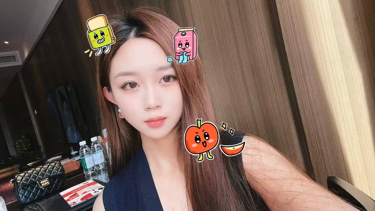 河南 郑州 21岁 160cm 80 B杯 无 听话反差 抽烟纹身:有纹身 SM:否 无套:否 口交:可 过夜:可 同居:否 可飞:可 价格:3 特点:听话反差