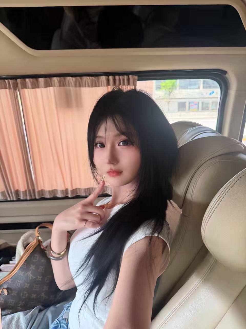 浙江 绍兴 19岁 165cm 50 B杯 学生 身材好 腰细胸大屁股大 听话懂事 抽烟纹身:无 SM:是 无套:否 口交:可 过夜:可 同居:可 可飞:近的可以 价格:15 特点:身材好 腰细胸大屁股大 听话懂事