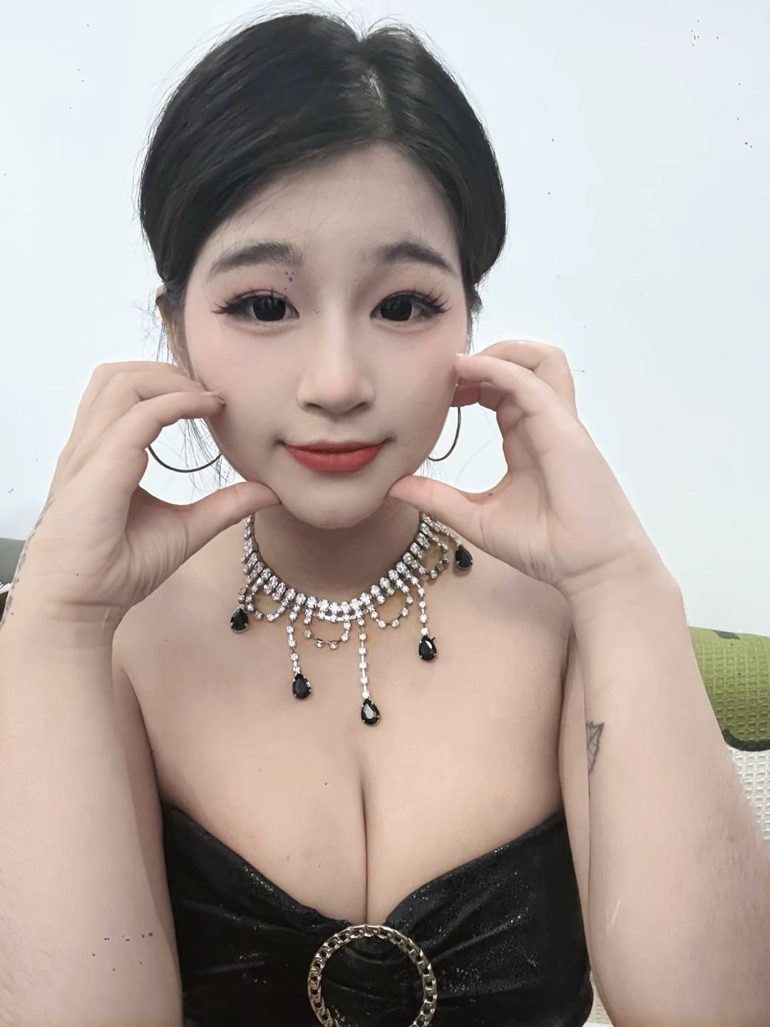 广东 揭阳 普宁 21岁 165cm 102 B杯 学生 可爱 会打碟 SM:是 无套:可 口交:否 过夜:可 可飞:可 价格:10 特点:可爱 会打碟