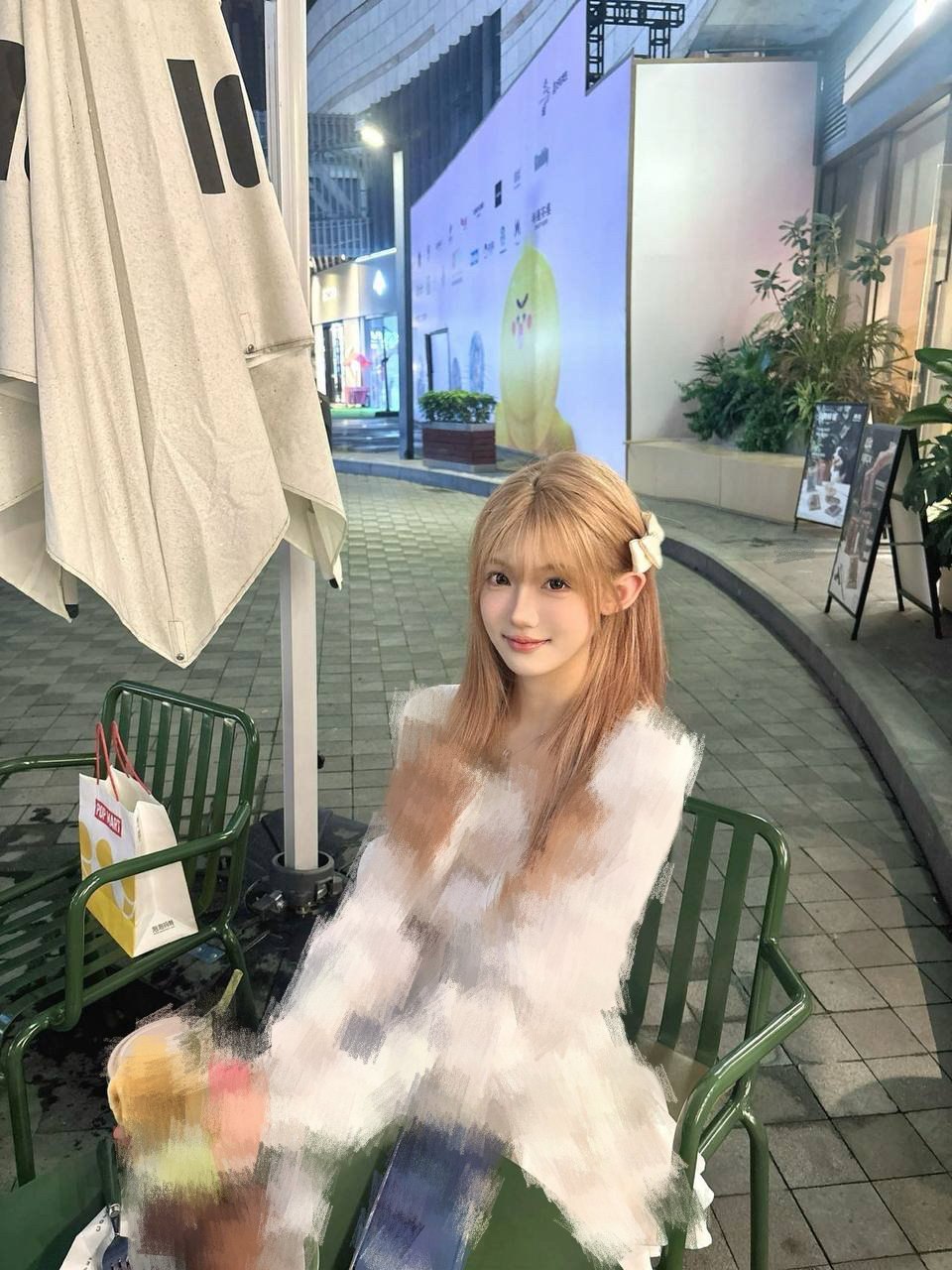 广东 深圳 19岁 163cm 88 B杯 年纪小皮肤白嫩滑 SM:否 无套:否 口交:可 过夜:可 可飞:可 价格:35 特点:年纪小皮肤白嫩滑
