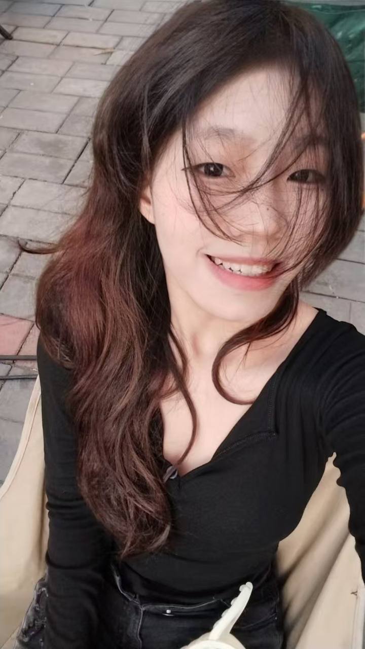 广东 深圳 18岁 162cm 55 B杯 学生 会提供情绪价值 会做饭比较善解人意体谅对方 开朗乐观 不事多好沟通 抽烟纹身:无 SM:否 无套:可 口交:可 过夜:可 同居:可 可飞:优先本地 价格:10 特点:会提供情绪价值 会做饭比较善解人意体谅对方 开朗乐观 不事多好沟通