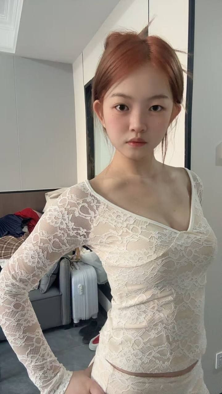广东 深圳 19岁 163cm 95 B杯 皮肤好 性格好 抽烟纹身:无 SM:否 无套:否 口交:可 过夜:可 同居:可 可飞:可 价格:8 特点:皮肤好 性格好