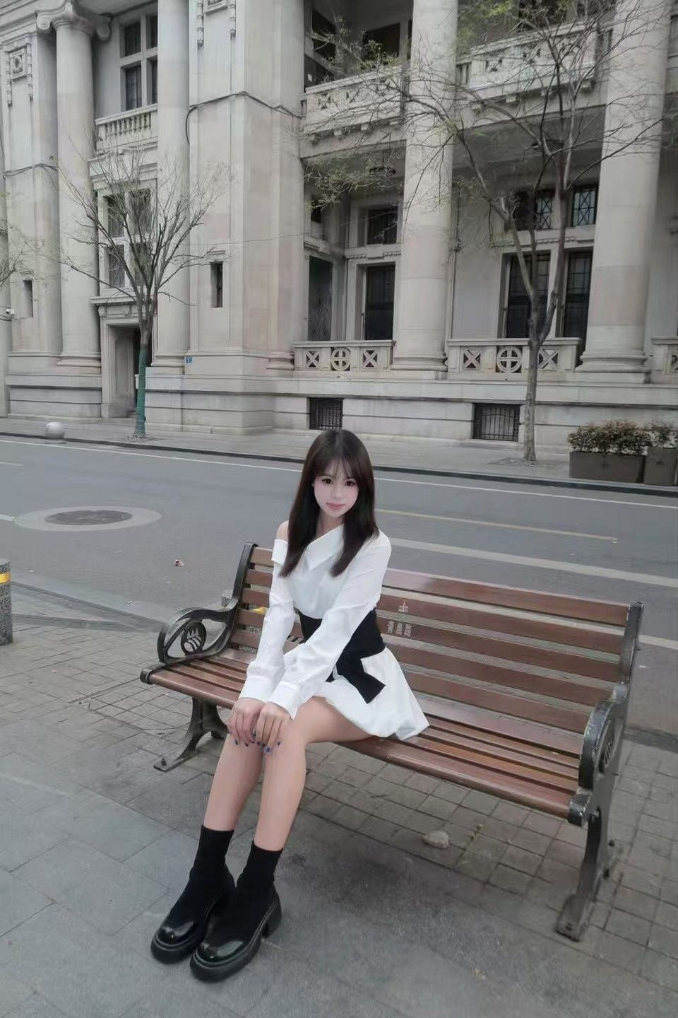 重庆 重庆 21岁 161cm 98 B杯 学生 长得乖脾气好人品好 抽烟纹身:无 SM:否 无套:可 口交:可 过夜:可 同居:否 可飞:不能 价格:20 特点:长得乖脾气好人品好