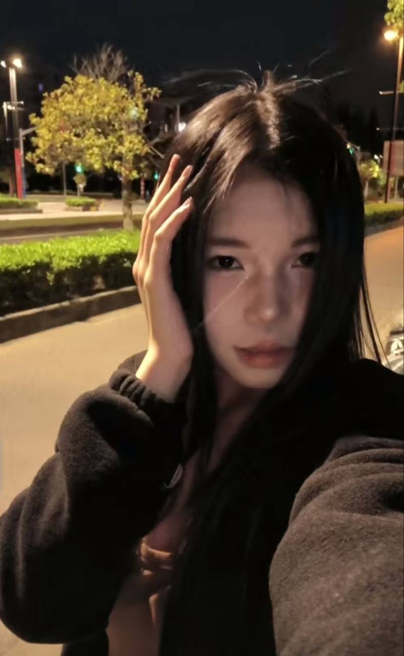福建 泉州 21岁 164cm 102 B杯 学生 女大懂事听话,床技过关,潮吹会夹,会喷水,腰臀比也好,放的开反差,皮肤白,声音甜,情绪价值到位 抽烟纹身:无 SM:是 无套:否 口交:可 过夜:可 同居:可 可飞:不 价格:3 特点:女大懂事听话,床技过关,潮吹会夹,会喷水,腰臀比也好,放的开反差,皮肤白,声音甜,情绪价值到位