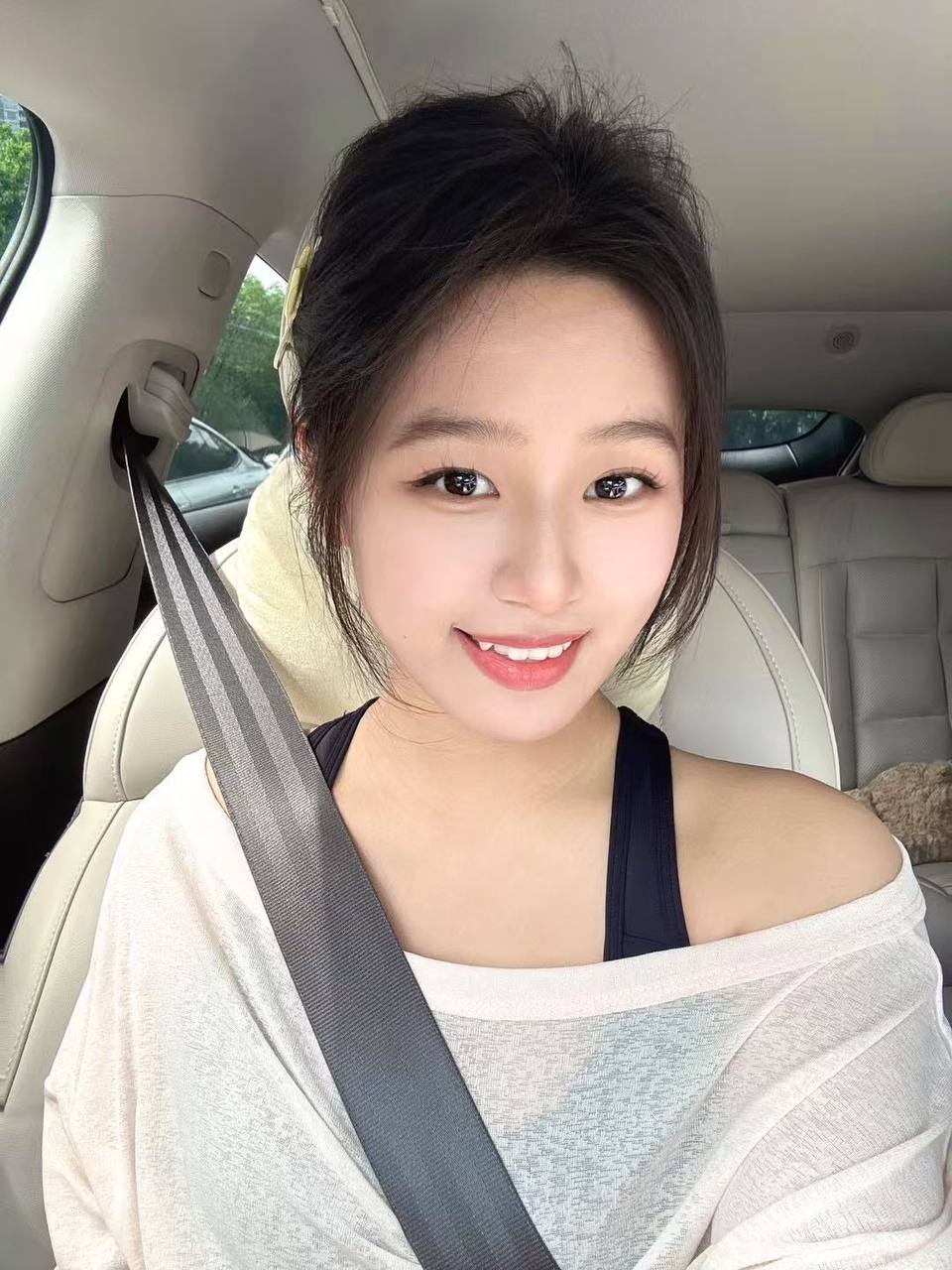江西 赣州 23岁 160cm 95 B杯 护士 抽烟纹身:无 SM:否 无套:否 口交:否 过夜:可 同居:可 可飞:可 价格:12