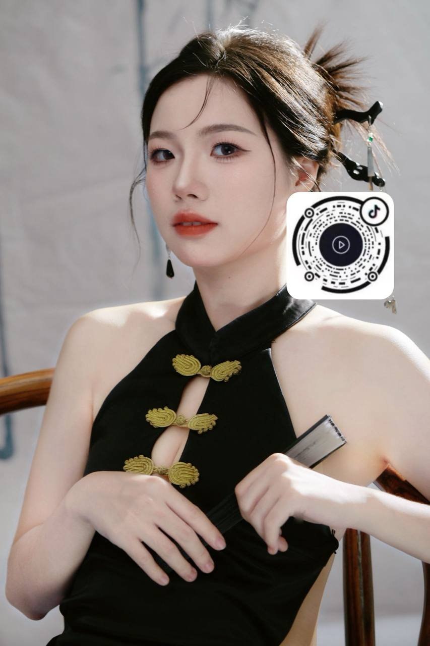 广东 佛山 25岁 162cm 98 A杯 外贸 口活超1个小时 抽烟纹身:无 SM:否 无套:否 口交:可 过夜:可 同居:否 可飞:不 价格:20 特点:口活超1个小时