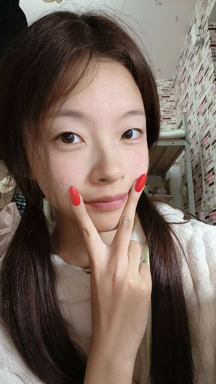 河南 郑州 18岁 165cm 96 B杯 学生 清纯可爱,温柔,俏皮可爱,性格好,愿意倾听,坦诚不做作,接受能力强,乖乖女,容易相处,圈子干净,x经验少,紧紧的 抽烟纹身:无 SM:否 无套:可 口交:可 过夜:可 同居:可 可飞:可 价格:8 特点:清纯可爱,温柔,俏皮可爱,性格好,愿意倾听,坦诚不做作,接受能力强,乖乖女,容易相处,圈子干净,x经验少,紧紧的
