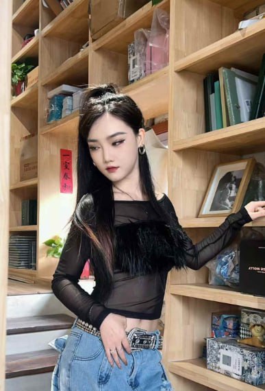 陕西 西安 26岁 168cm 100 B杯 街舞老师 外表御姐,反差大 口活好 有m烦向 情商高 懂事 本科,钢琴声乐八级,初中语文教师,现在街舞老师,有自己独立的工作室全身无整,懂事不粘人 抽烟纹身:无抽烟 有纹身 SM:是 无套:可 口交:可 过夜:可 同居:否 可飞:可 价格:20 特点:外表御姐,反差大 口活好 有m烦向 情商高 懂事 本科,钢琴声乐八级,初中语文教师,现在街舞老师,有自己独立的工作室全身无整,懂事不粘人