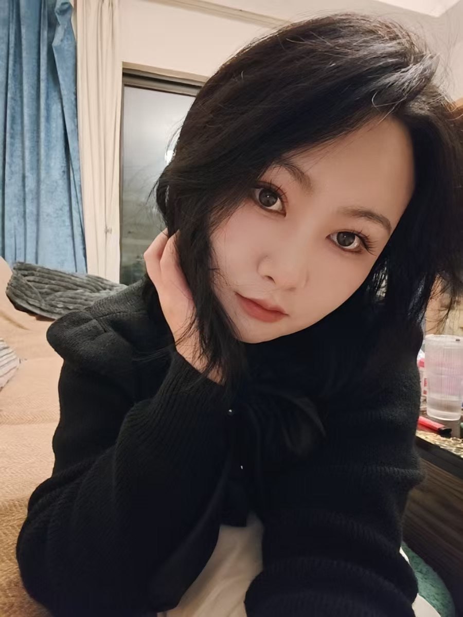云南 昆明 25岁 157cm 95 A杯 带货主播 比较健谈, 活泼开朗, 可甜可御 抽烟纹身:无 SM:否 无套:可 口交:可 过夜:可 同居:否 可飞:否 价格:15 特点:比较健谈, 活泼开朗, 可甜可御