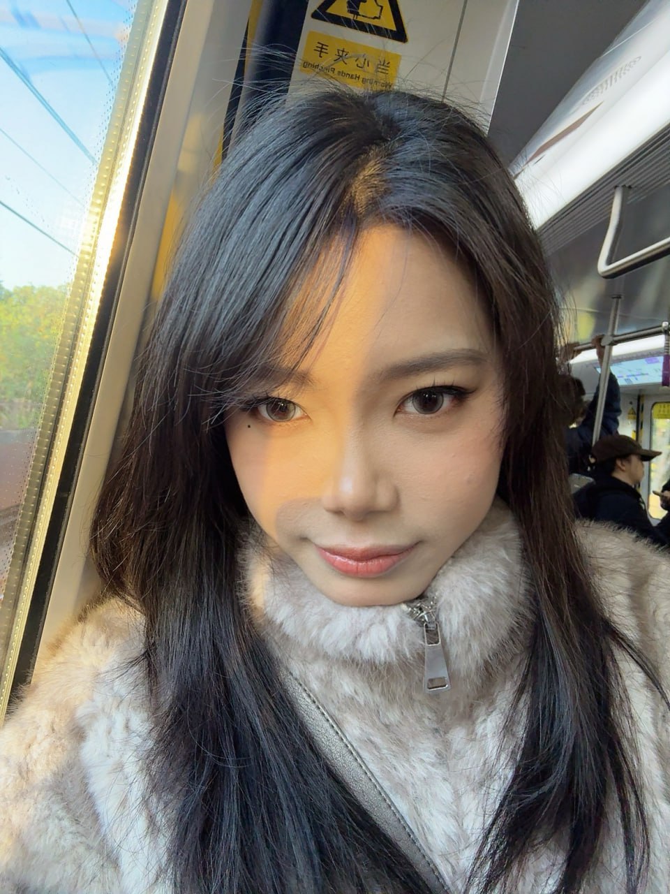 广东 东莞 24岁 165cm 60 B杯 职员 本科毕业,长相可咸可甜,可根据喜好调整妆容,偏肉上下都有料,接受轻微sm,经验不丰富,养成系可调教,性格温和非常听话 抽烟纹身:无 SM:可 无套:否 口交:可 过夜:可 同居:可 可飞:否 价格:10 特点:本科毕业,长相可咸可甜,可根据喜好调整妆容,偏肉上下都有料,接受轻微sm,经验不丰富,养成系可调教,性格温和非常听话