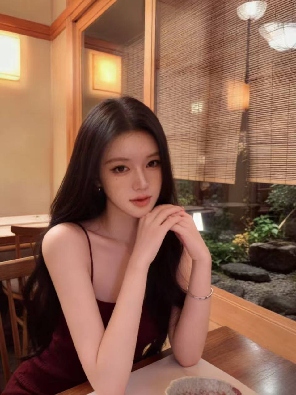 广东 广州 03岁 164cm 95 B杯 带货 刚下海,一次没接过,待开发,身材很好,皮肤很白,很嫩很嫩,带货主播,本人比照片上镜好看,情绪价值满满 抽烟纹身:无 SM:否 无套:否 口交:可 过夜:可 同居:否 可飞:可 价格:10 特点:刚下海,一次没接过,待开发,身材很好,皮肤很白,很嫩很嫩,带货主播,本人比照片上镜好看,情绪价值满满