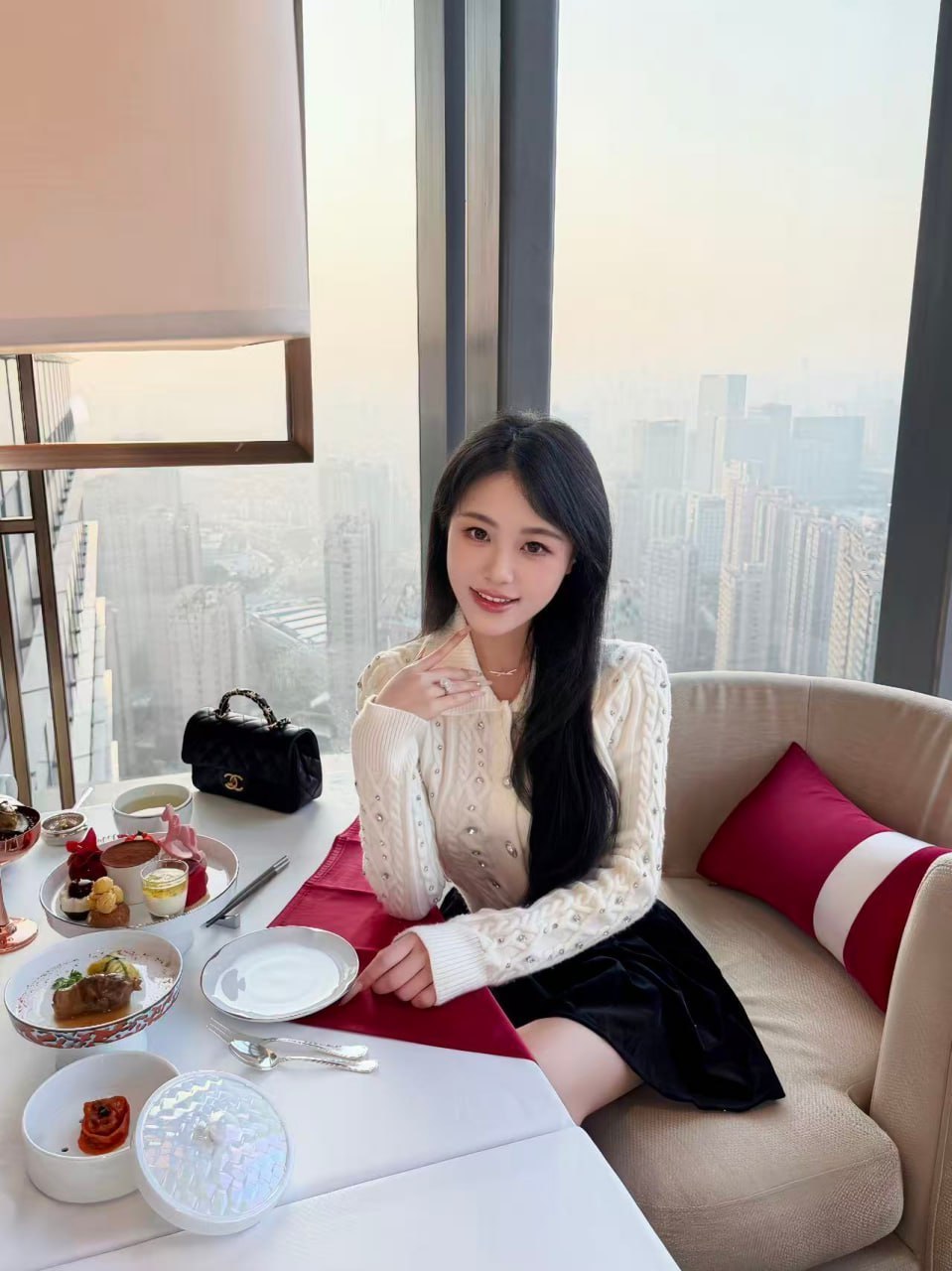 浙江 杭州 23岁 163cm 46 B杯 美妆博主 一本毕业,全脸纯天然,全身皮肤细腻手感好。性格活泼温柔不扫兴,能提供情绪价值,积极上进,懂事不粘人。反差、配合度高,床上大方不扭捏 抽烟纹身:无抽烟 有纹身 SM:是 无套:可 口交:可 过夜:可 同居:否 可飞:可 价格:15 特点:一本毕业,全脸纯天然,全身皮肤细腻手感好。性格活泼温柔不扫兴,能提供情绪价值,积极上进,懂事不粘人。反差、配合度高,床上大方不扭捏