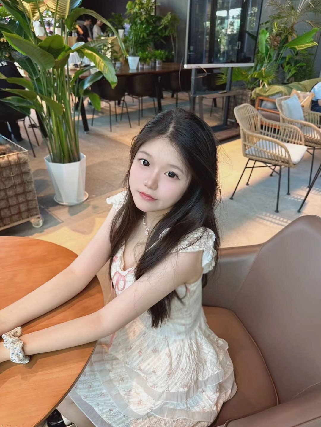 广东 深圳 19岁 160cm 95 F杯 学生 新人且童颜巨乳 白虎 前凸后翘 皮肤粉白嫩 身体柔软 可解锁各种姿势 乖巧贴心懂配合 瑜伽跳舞可盐可甜 甜美清纯可爱 微型网红 大 喜欢添 很听话 喜欢户外 瑜伽 真诚 与人为善 满满情绪价值 温柔体贴 善解人意 SM:是 无套:否 口交:可 过夜:可 同居:可 可飞:可 价格:40 特点:新人且童颜巨乳 白虎 前凸后翘 皮肤粉白嫩 身体柔软 可解锁各种姿势 乖巧贴心懂配合 瑜伽跳舞可盐可甜 甜美清纯可爱 微型网红 大 喜欢添 很听话 喜欢户外 瑜伽 真诚 与人为善 满满情绪价值 温柔体贴 善解人意