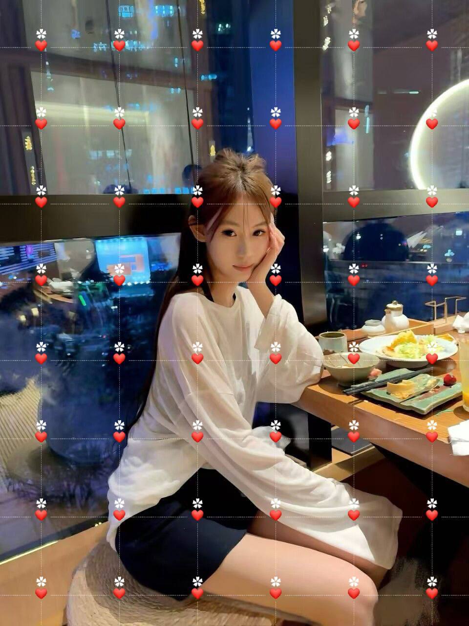 广东 广州 18岁 165cm 91 B杯 待业 乖巧风趣,听话懂事,提供情绪价值 抽烟纹身:无 SM:否 无套:可 口交:可 过夜:可 同居:可 可飞:可 价格:12 特点:乖巧风趣,听话懂事,提供情绪价值
