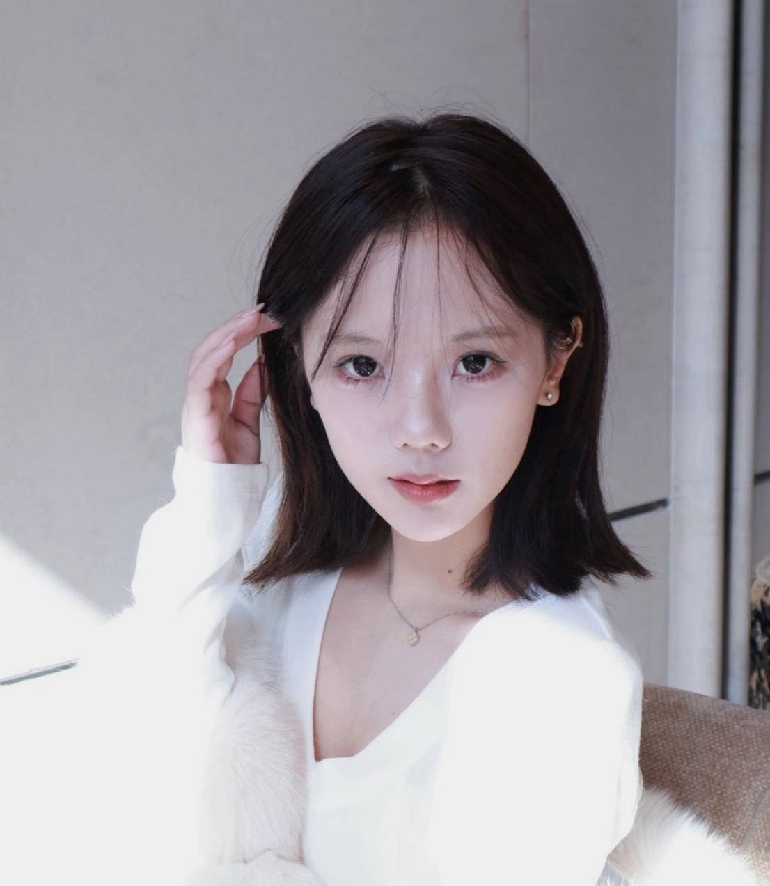 河北 石家庄 07岁 173cm 46 B杯 学生 会书法钢琴唱歌,滑雪,小提琴,甜美可爱乖巧型 抽烟纹身:无 SM:否 无套:否 口交:可 过夜:可 同居:可 可飞:可(附近可) 价格:20 特点:会书法钢琴唱歌,滑雪,小提琴,甜美可爱乖巧型
