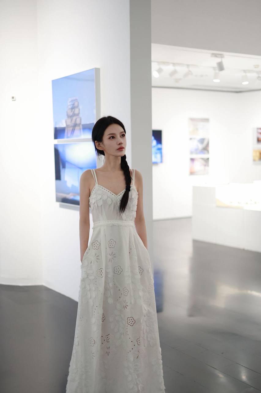 广东 深圳 22岁 164cm 85 B杯 学生 985学校 抽烟纹身:无 SM:否 无套:否 口交:协商 过夜:可 同居:看预算 可飞:深圳香港 价格:30 特点:985学校