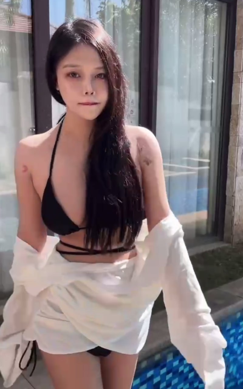 广东 深圳 22岁 168cm 105 D杯 学生 火辣惹眼的身段,总以为我是个很难驾驭、脾气挺大的那种女孩。但其实熟悉了你就会发现,我的反差特别大。我骨子里其实极其温顺,性格特别乖,平时根本不会作闹,也不会给你添任何麻烦 抽烟纹身:有纹身 SM:可轻微 无套:否 口交:可 过夜:可 同居:否 可飞:能 价格:8 特点:火辣惹眼的身段,总以为我是个很难驾驭、脾气挺大的那种女孩。但其实熟悉了你就会发现,我的反差特别大。我骨子里其实极其温顺,性格特别乖,平时根本不会作闹,也不会给你添任何麻烦