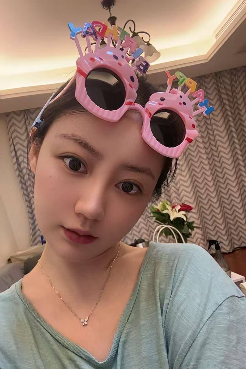 江苏 南京 25岁 160cm 85 B杯 重点大学医学专业,反差大,风格多变,可纯欲可爱,可气质御姐,性格好,厨艺好,温柔体贴乖巧听话懂事,能提供情绪价值,高学历高情商谈吐好,喜欢户外活动、电影、音乐、唱歌、看书、宠物等,积极向上 抽烟纹身:无 SM:否 无套:否 口交:可 过夜:可 同居:否 可飞:可,最好南京或者江浙沪周边交通便利 价格:8 特点:重点大学医学专业,反差大,风格多变,可纯欲可爱,可气质御姐,性格好,厨艺好,温柔体贴乖巧听话懂事,能提供情绪价值,高学历高情商谈吐好,喜欢户外活动、电影、音乐、唱歌、看书、宠物等,积极向上