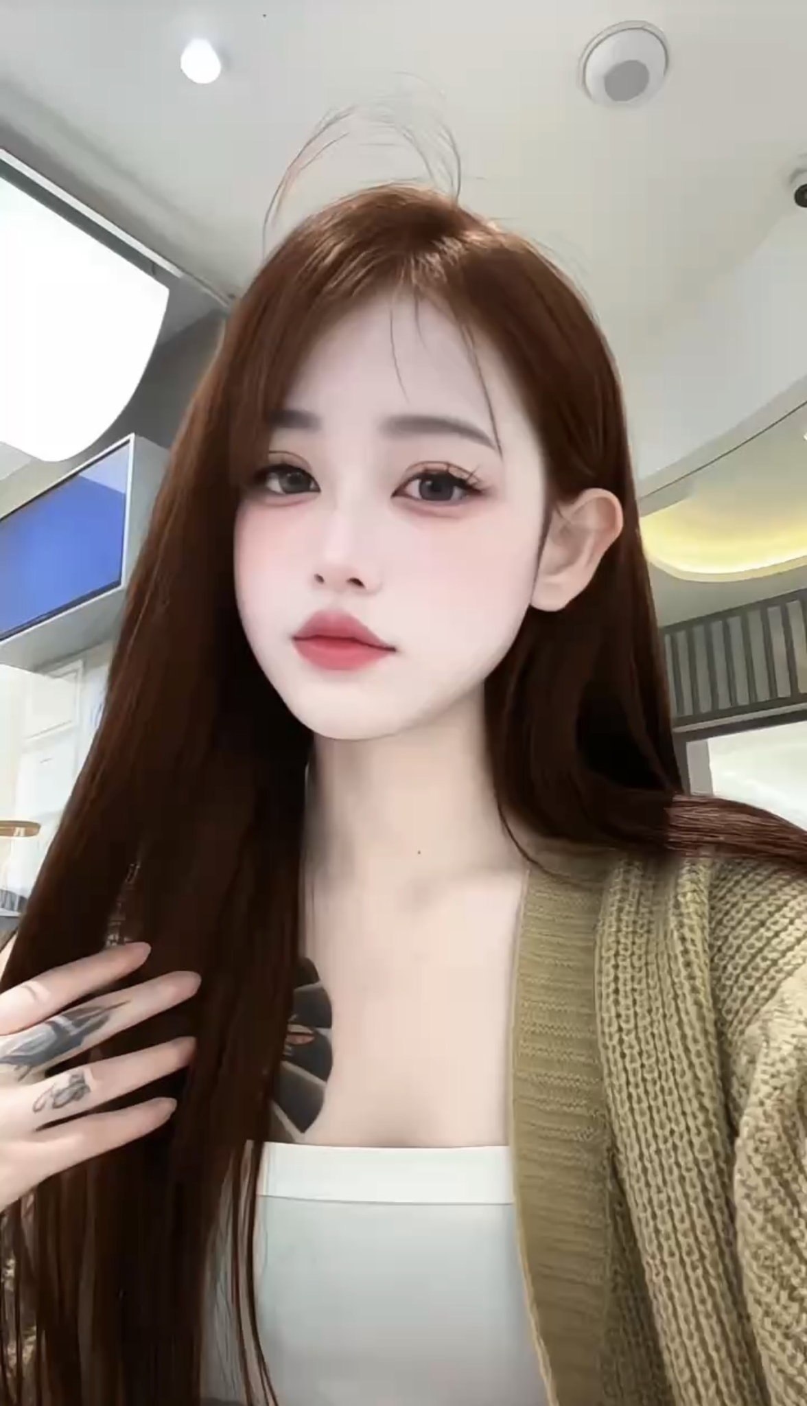 重庆 重庆 18岁 166cm 90 A杯 工作 年轻 抽烟纹身:有纹身 SM:是 无套:可 口交:可 过夜:否 同居:否 可飞:能 价格:8 特点:年轻