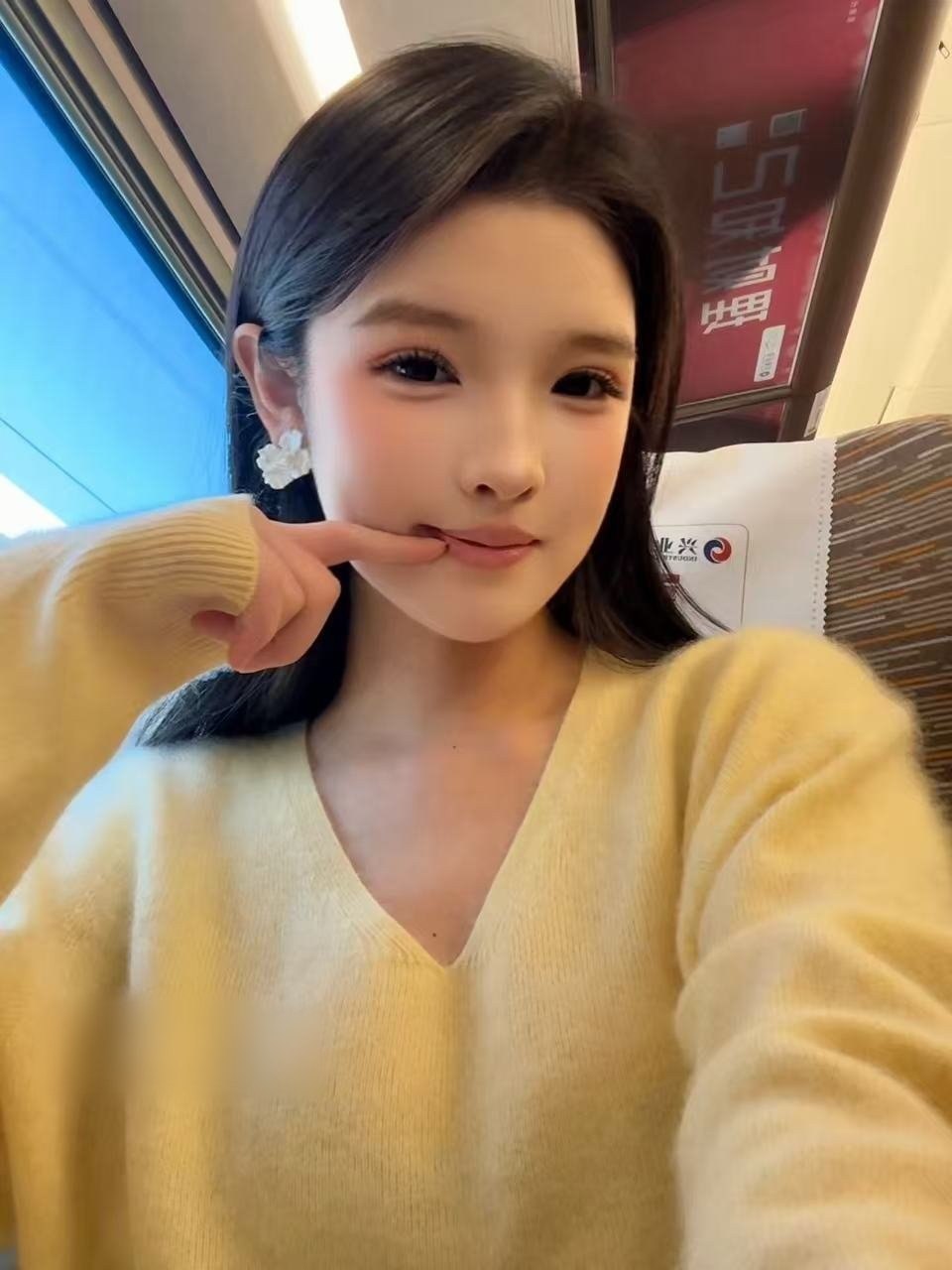 浙江 杭州 21岁 167cm 98 C杯 国航退役空姐,模特 刚毕业,因为是空乘专业,经历过严格的训练和筛选,本人形象气质比照片好的多。学过八年舞蹈,舞蹈十级。职业模特,身材比例很好,全身天然无整,皮肤白净,不抽烟不喝酒无纹身。社交圈子非常简单干净,性格特温柔体贴善解人意,亲和力强,不多事儿。真心想找个有一定经济实力的大哥哥好好在一起。 抽烟纹身:无 SM:否 无套:否 口交:可 过夜:可 可飞:可 价格:15 特点:刚毕业,因为是空乘专业,经历过严格的训练和筛选,本人形象气质比照片好的多。学过八年舞蹈,舞蹈十级。职业模特,身材比例很好,全身天然无整,皮肤白净,不抽烟不喝酒无纹身。社交圈子非常简单干净,性格特温柔体贴善解人意,亲和力强,不多事儿。真心想找个有一定经济实力的大哥哥好好在一起。