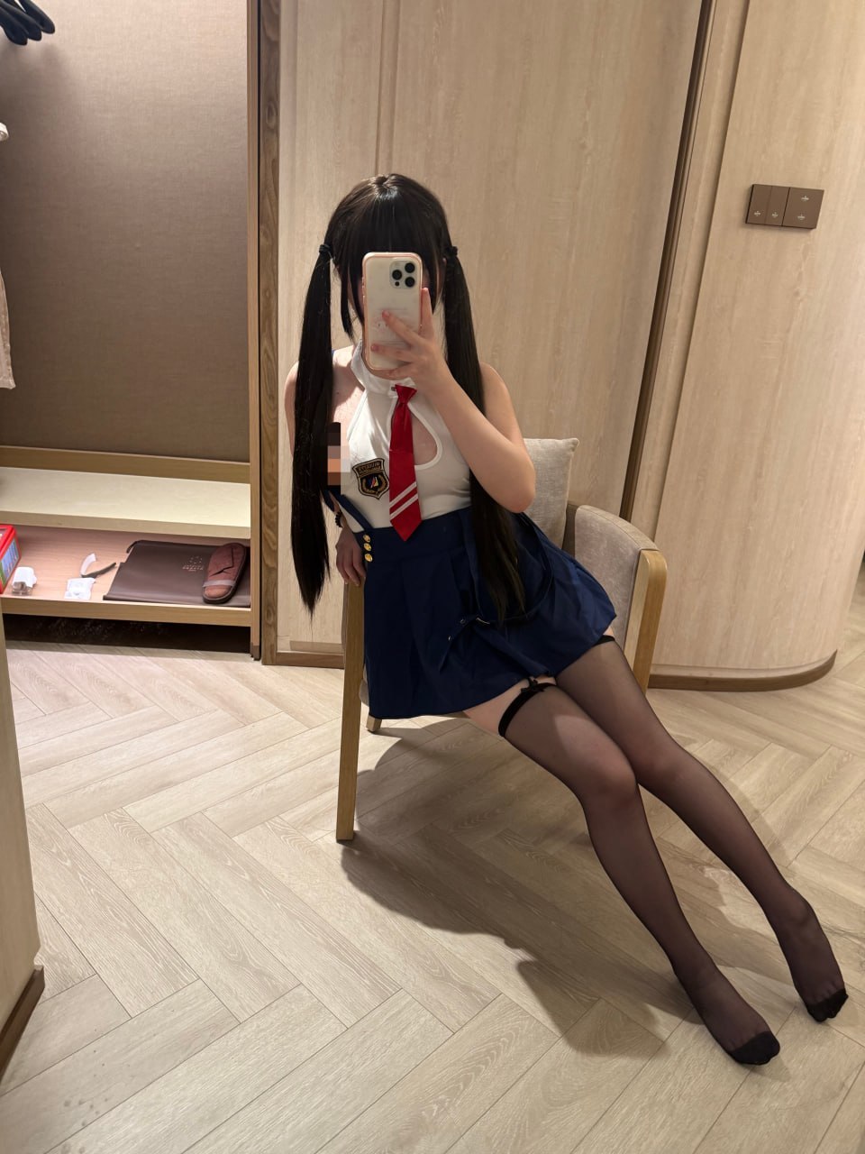 广东 东莞 18岁 154cm 86 B杯 学生 童颜巨乳 性格脾气好 抽烟纹身:无 SM:是 无套:可 口交:可 过夜:可 同居:否 可飞:可 价格:12 特点:童颜巨乳 性格脾气好