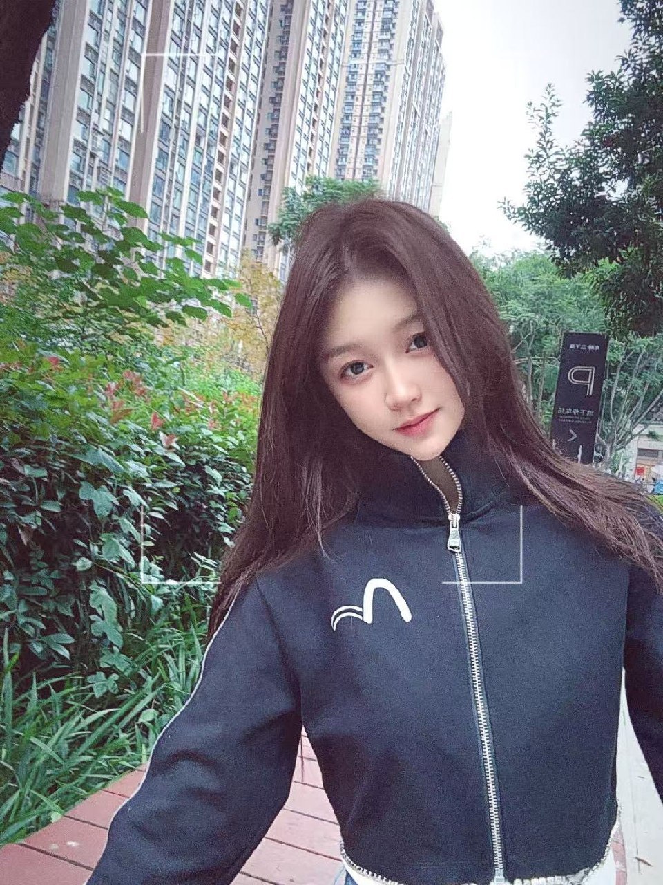 四川 成都 25岁 162cm 84 A杯 销售 新卡妹妹,一次未出 SM:否 无套:否 口交:可 过夜:可 可飞:看情况 价格:40 特点:新卡妹妹,一次未出