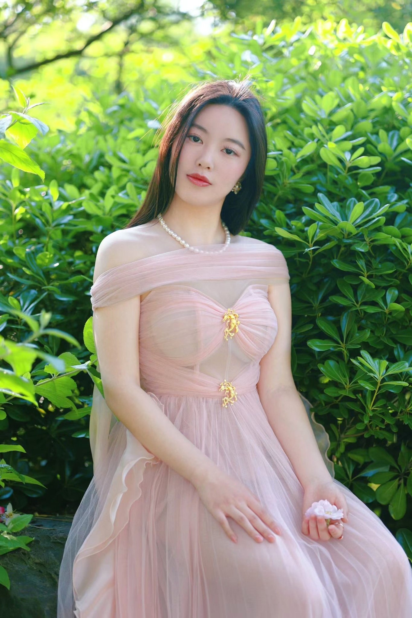 江苏 常州 05岁 163cm 99 C杯 学生 五套,少妇感 抽烟纹身:无 SM:否 无套:可 口交:可 过夜:可 同居:可 可飞:可 价格:15 特点:五套,少妇感