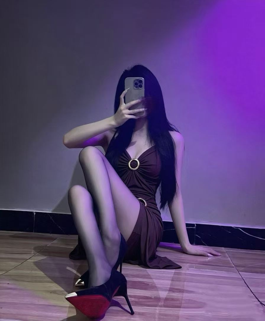 云南 昆明 18岁 158cm 80 A杯 无 抽烟纹身:无 SM:否 无套:可 口交:可 过夜:可 同居:可 可飞:可 价格:10