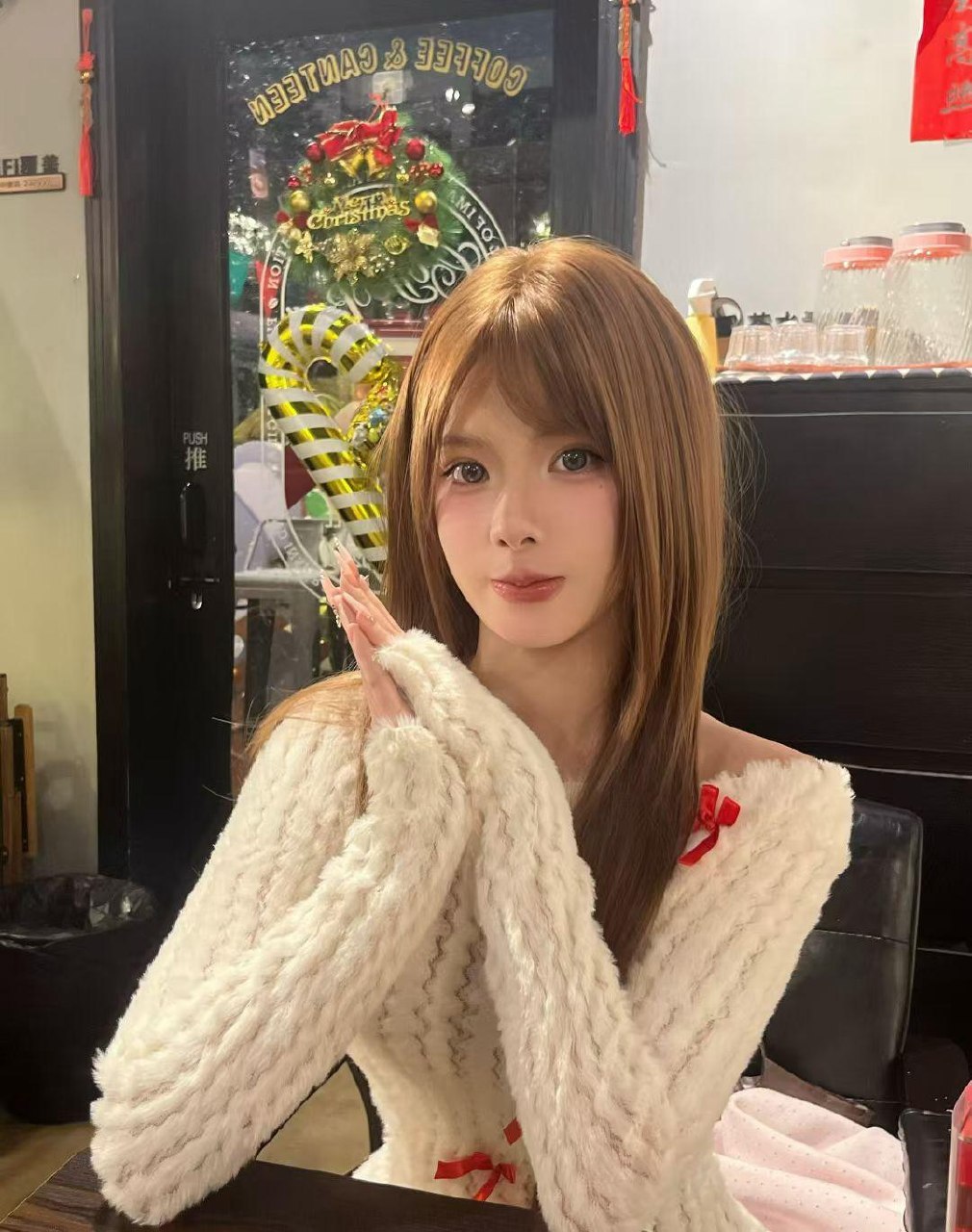 广东 中山 22岁 160cm 98 B杯 主播 身材好有情绪价值 抽烟纹身:无 SM:是 无套:可 口交:可 过夜:否 同居:否 可飞:暂时不能 价格:25 特点:身材好有情绪价值