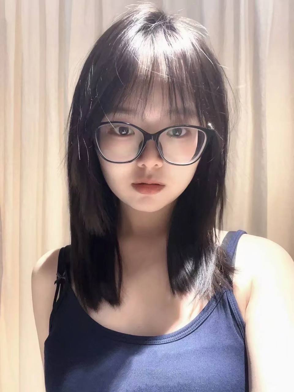 河北 廊坊 22岁 165cm 98 A杯 学生 很乖 听话 抽烟纹身:无纹身 SM:否 无套:可 口交:可 过夜:可 同居:否 可飞:可 加钱 价格:8 特点:很乖 听话