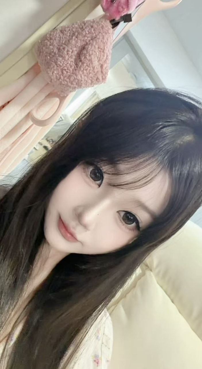 浙江 杭州 18岁 166cm 110 E杯 学生 童颜巨乳, 三点粉, 温柔乖巧, 情绪价值高, 微胖梨形身材, 长相甜美可爱, 艺术生, 会画画, 钢琴, 古筝, 中国舞, 古典舞, 民族舞 抽烟纹身:无 SM:是 无套:可 口交:可 过夜:可 同居:可 可飞:能, 港/澳 价格:12 特点:童颜巨乳, 三点粉, 温柔乖巧, 情绪价值高, 微胖梨形身材, 长相甜美可爱, 艺术生, 会画画, 钢琴, 古筝, 中国舞, 古典舞, 民族舞