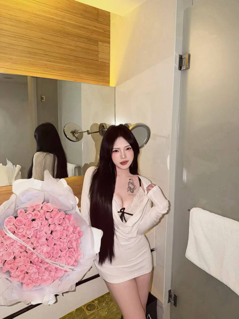 山东 青岛 18岁 161cm 104 D杯 胸大 可乳 可sm 性格好 会跳舞 抽烟纹身:抽烟有纹身 SM:是 无套:可 口交:可 过夜:可 同居:否 可飞:可 价格:3.3 特点:胸大 可乳 可sm 性格好 会跳舞