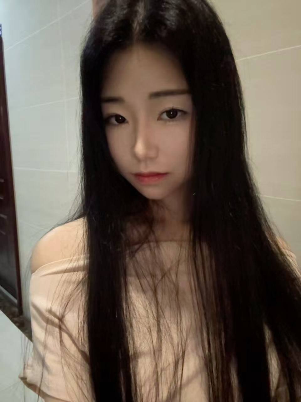 四川 成都 23岁 158cm 75 A杯 无业 身材好,听话懂事,接受度大 抽烟纹身:无纹身 SM:否 无套:可 口交:可 过夜:可 同居:可 可飞:否 价格:7 特点:身材好,听话懂事,接受度大