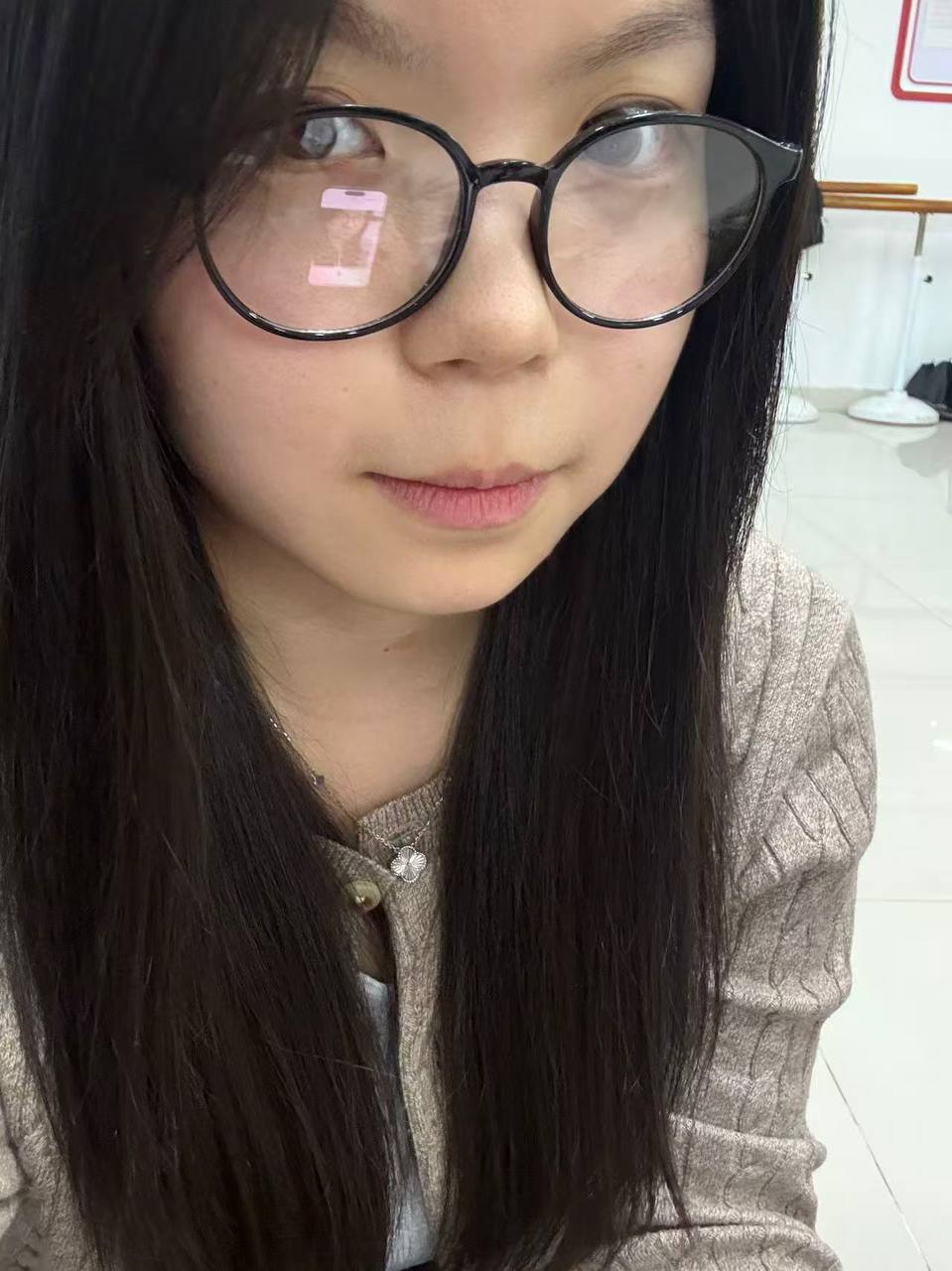 安徽 合肥 18岁 168cm 62 C杯 学生 梨形身材,性格随和 抽烟纹身:无 SM:否 无套:否 口交:可 过夜:否 同居:否 可飞:节假日可以 价格:6 特点:梨形身材,性格随和