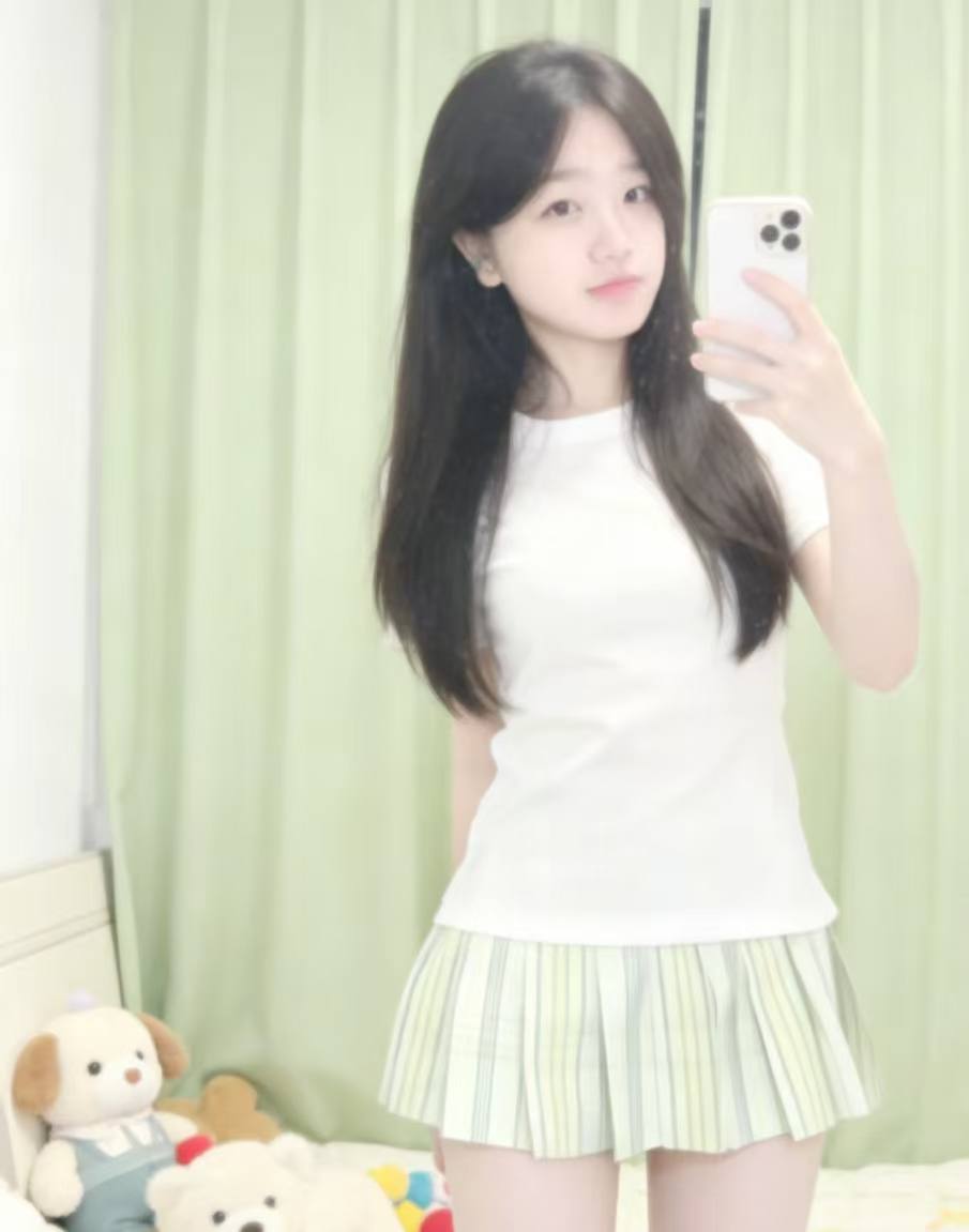 江西 赣州 18岁 168cm 120 B杯 学生 很骚,chu女 抽烟纹身:无 SM:是 无套:否 口交:可 过夜:否 同居:否 可飞:不能 价格:5 特点:很骚,chu女