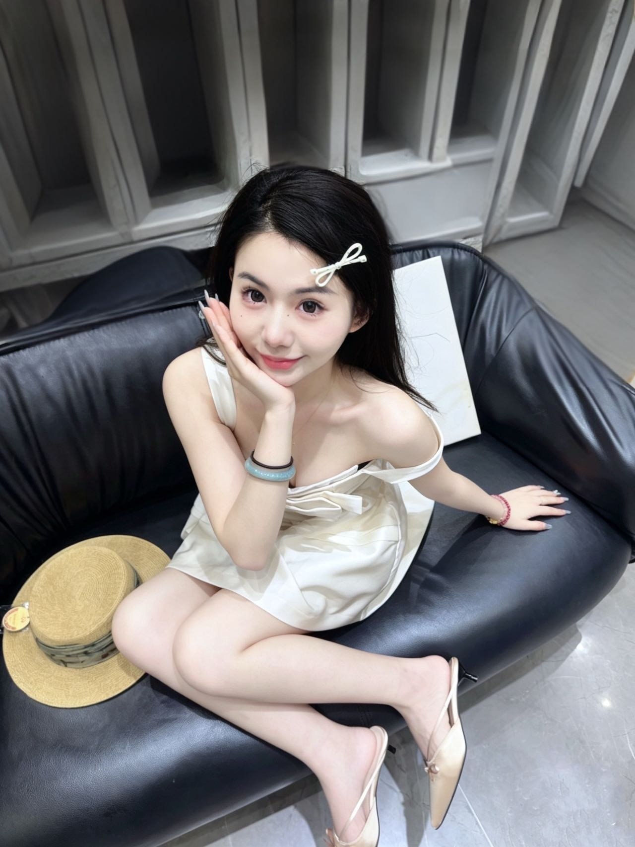 上海 上海 21岁 158cm 96 B杯 学生 会照顾他人感受,可以喝点酒 不扫兴,比较有分寸感。听话乖巧 皮肤比较白。喜欢向上社交。 抽烟纹身:无 SM:否 无套:可 口交:可 过夜:可 同居:可 可飞:可 价格:15 特点:会照顾他人感受,可以喝点酒 不扫兴,比较有分寸感。听话乖巧 皮肤比较白。喜欢向上社交。