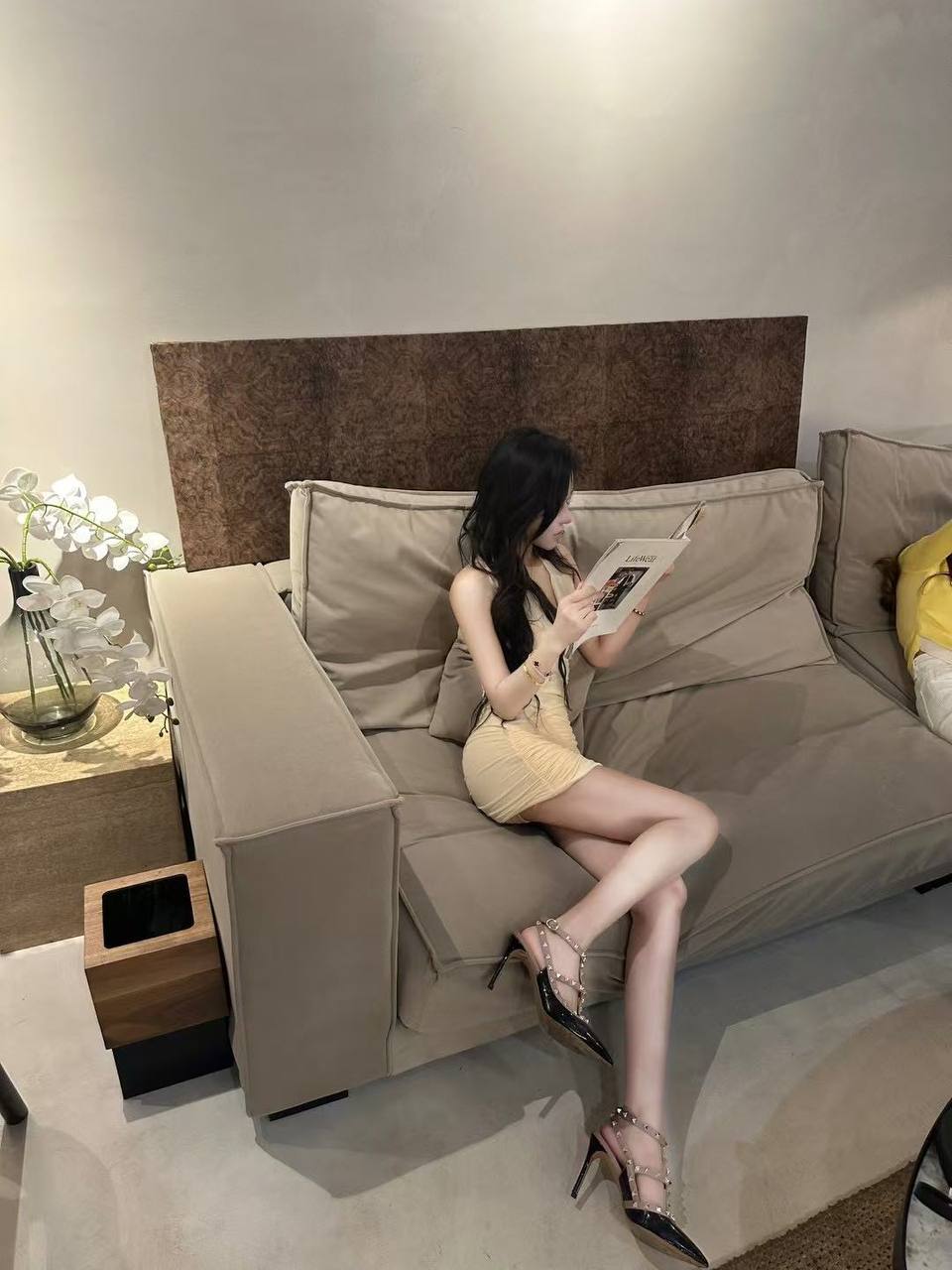 江苏 南京 22岁 168cm 98 D杯 无 御姐类型 情商高不冷场 抽烟纹身:无 SM:否 无套:加3k 口交:否 过夜:可 同居:否 可飞:可 价格:23 特点:御姐类型 情商高不冷场