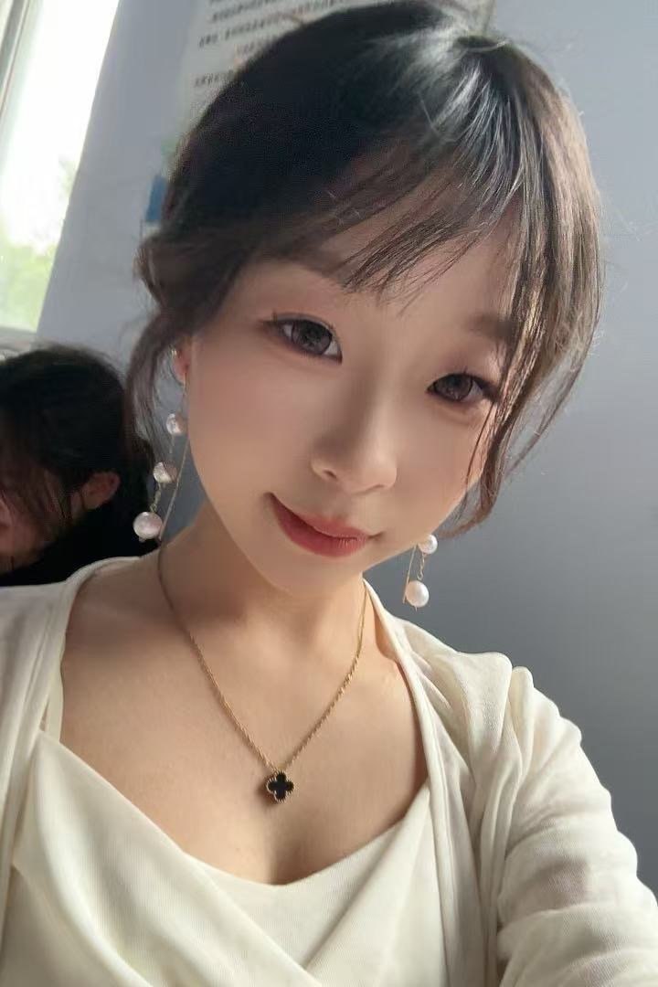 河南 三门峡 18岁 155cm 80 B杯 学生 我身材还行 SM:否 无套:否 口交:否 过夜:可 可飞:可 不要郑州的 价格:20 特点:我身材还行
