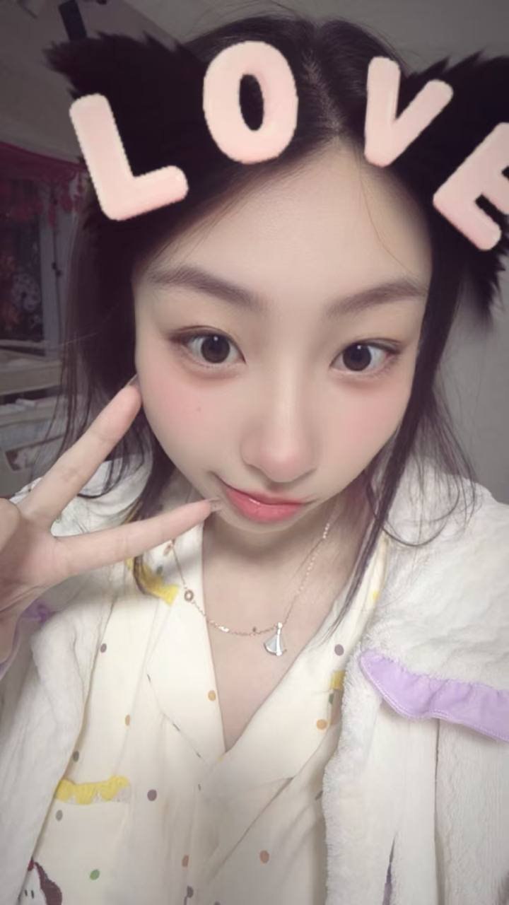 江苏 徐州 21岁 163cm 113 B杯 刚毕业 新人 抽烟纹身:无 SM:否 无套:可 口交:可 过夜:可 同居:可 可飞:可 价格:5 特点:新人