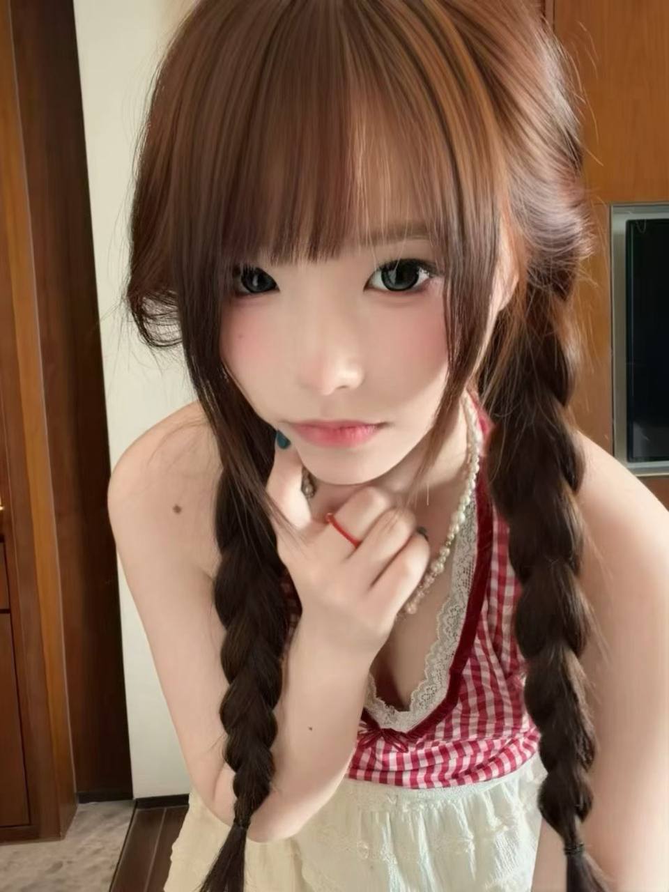 江苏 扬州 20岁 163cm 93 C杯 学生 声音甜美 脾气好 纯天然 抽烟纹身:无 SM:是 无套:否 口交:可 过夜:可 同居:否 可飞:可 价格:15 特点:声音甜美 脾气好 纯天然